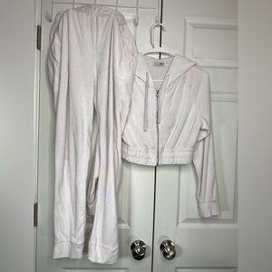Women’s sweatsuit